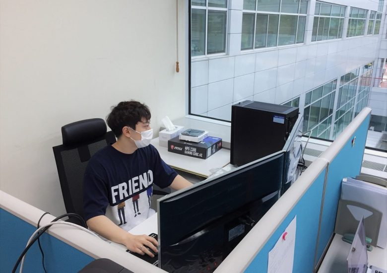 The First Grad Student (영섭) in Student Office